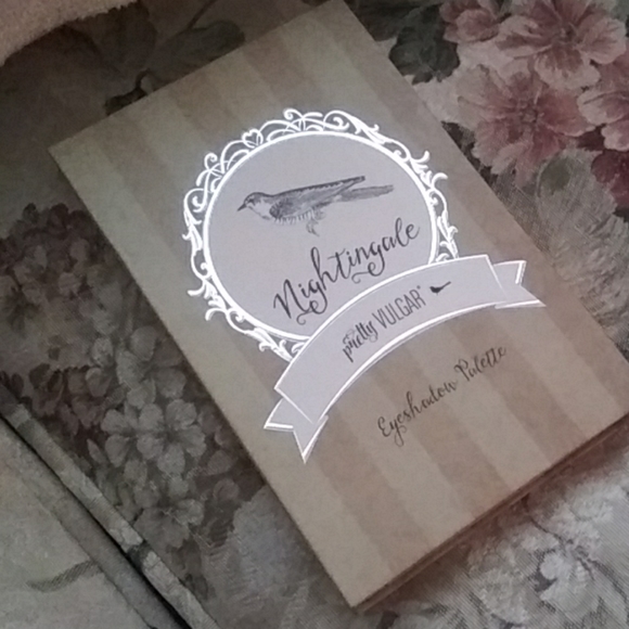 Pretty vulgar Nightingale eyeshadow palette - Picture 2 of 3